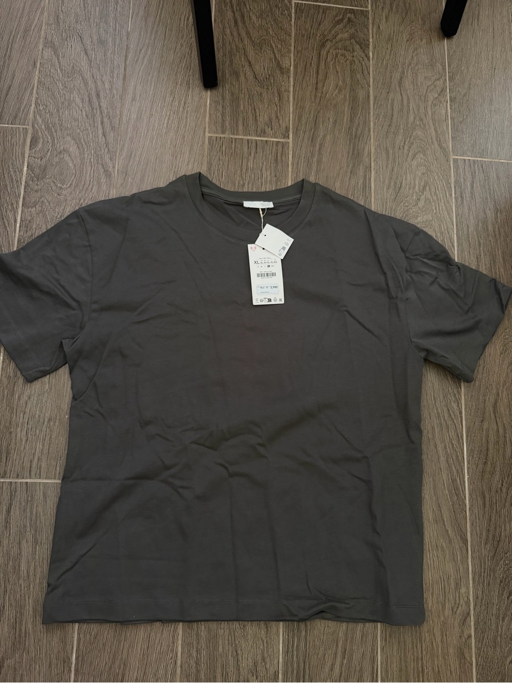 Zara Men's Crew Neck T-Shirt in Charcoal Gray